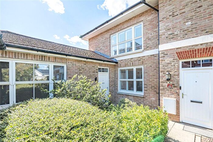 4 Bedroom End Of Terrace House To Rent In Putney Hill, Putney, London, SW15