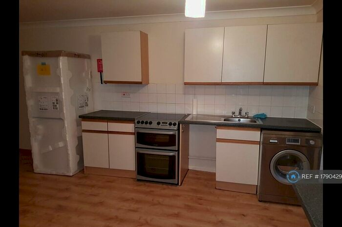 3 Bedroom Bungalow To Rent In St. Dunstans, Coffee Hall, Milton Keynes, MK6