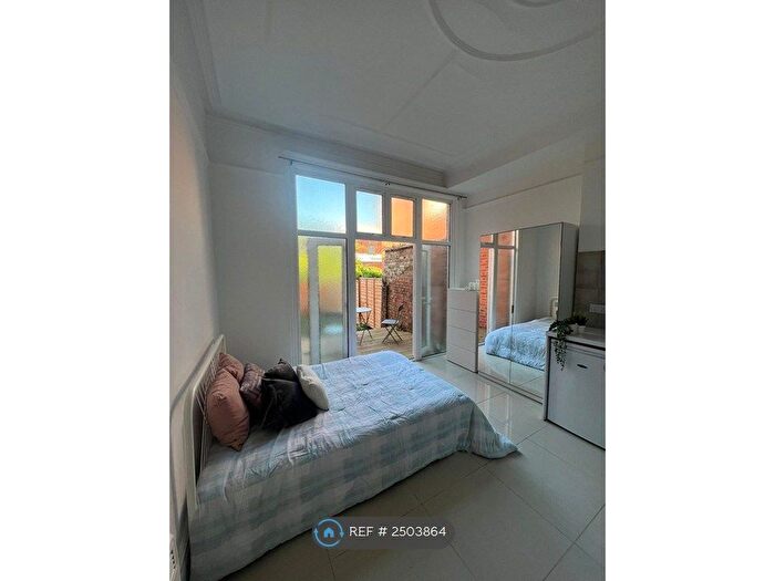 Studio To Rent In Willesden Green, London, NW2