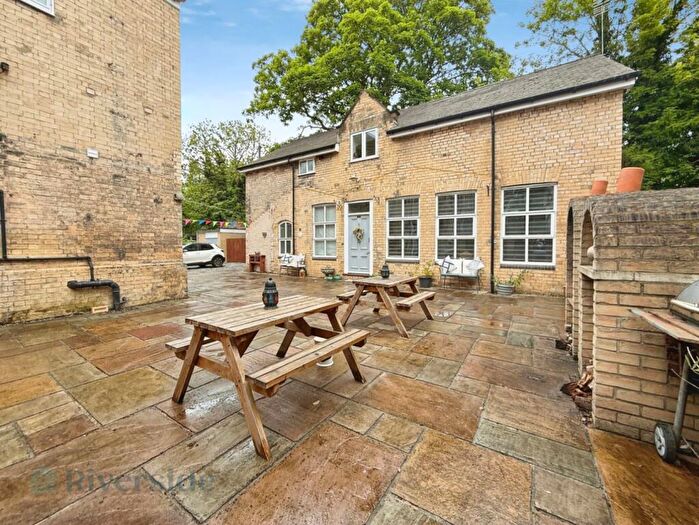 4 Bedroom Block Of Apartments For Sale In Pearson Park, Hull, HU5