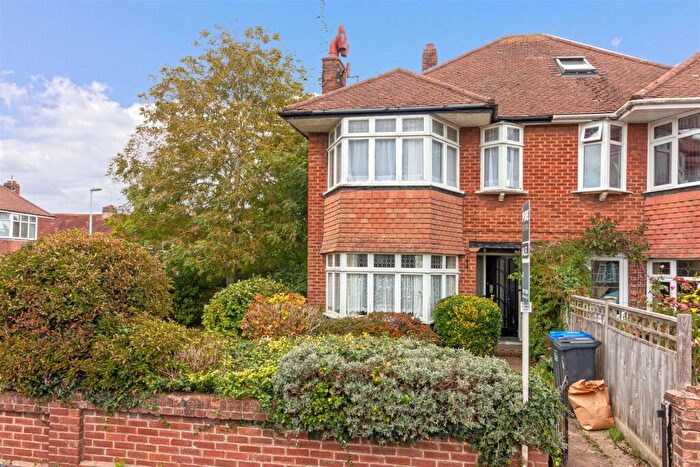 1 Bedroom Flat To Rent In Douglas Close, Worthing, BN11