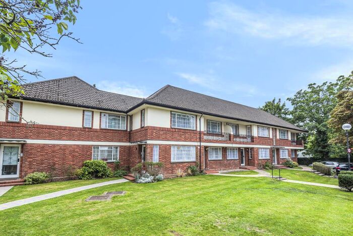 2 Bedroom Maisonette To Rent In Glenhill Close, Finchley, N3