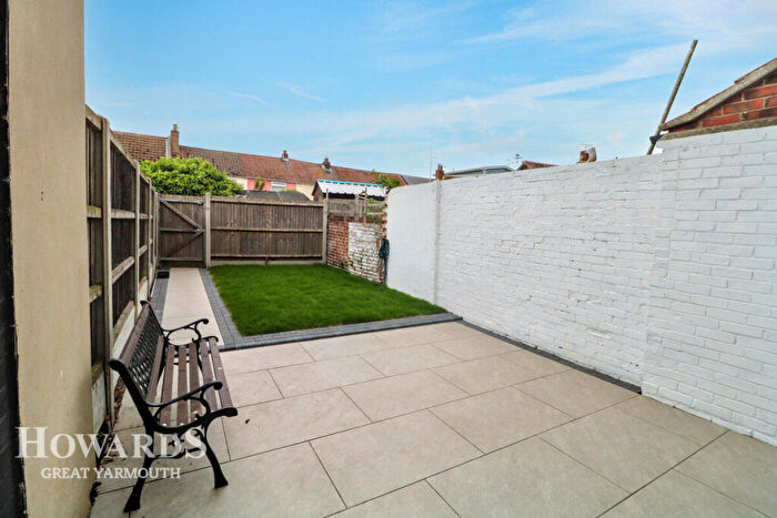 3 Bedroom Terraced House For Sale In Beach Road, Caister-on-Sea, NR30