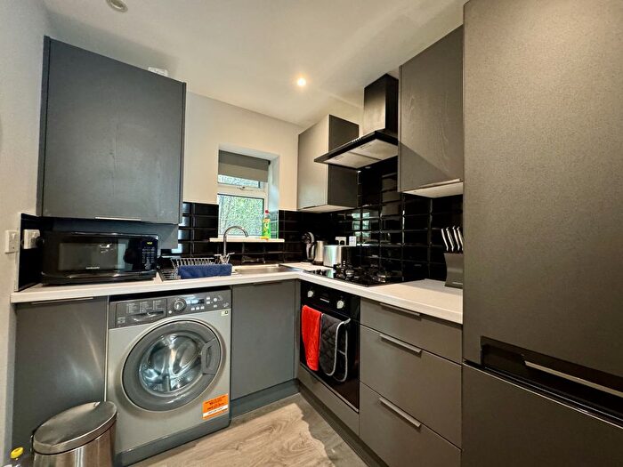1 Bedroom Flat To Rent In Queens Crescent, Kentish Town, NW5