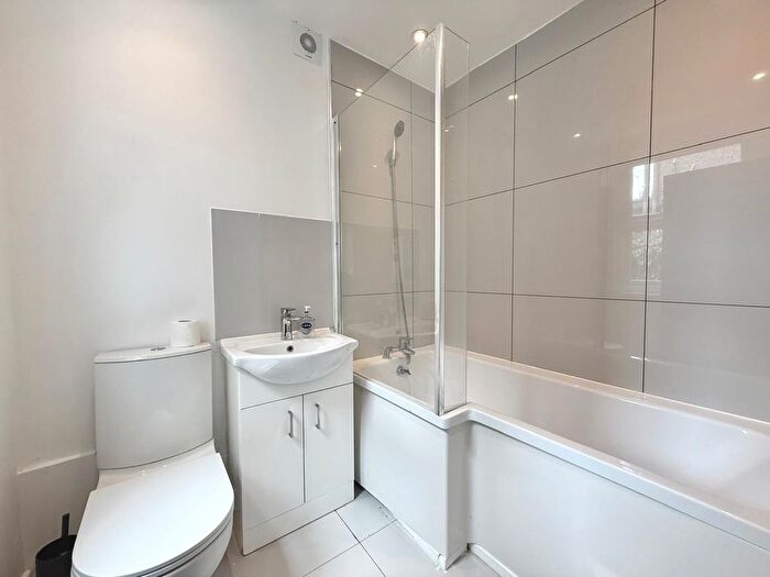 5 Bedroom Terraced House To Rent In Blewitts Cottages, New Road, Rainham, Essex, RM13