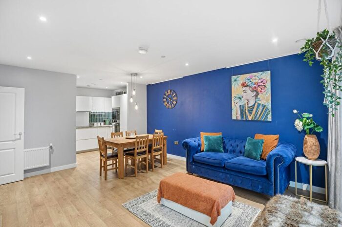 2 Bedroom Flat For Sale In Madeira Street, Lamington Heights, E14