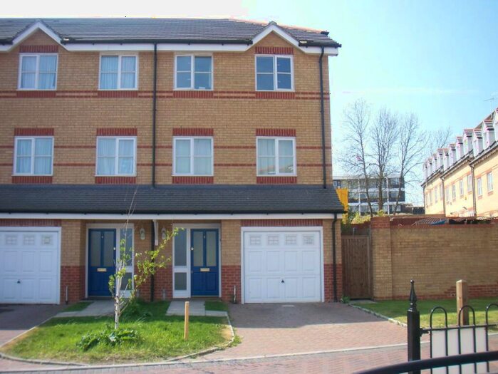 Studio To Rent In Pickard Close, Southgate, N14