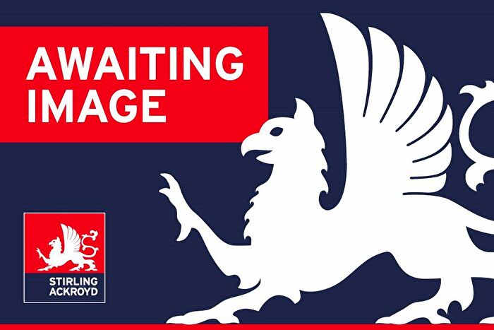 3 Bedroom Apartment To Rent In Digby Street, London, E2