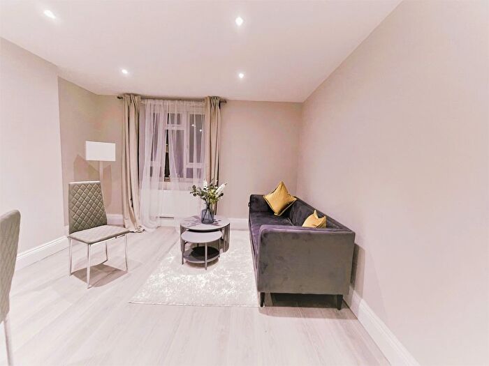 2 Bedroom Flat To Rent In Tulse Hill, London, SW2