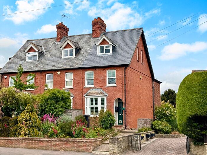 4 Bedroom End Of Terrace House For Sale In Charlton Road, Wantage, OX12