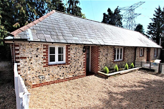 2 Bedroom Semi-Detached Bungalow To Rent In Medina Road, Cosham, PO6