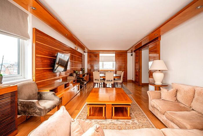 4 Bedroom Flat To Rent In Brick Street, London, W1J