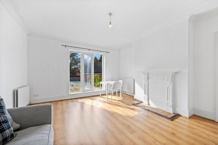 1 Bedroom Apartment To Rent In Hersham Road, Walton-on-Thames, Surrey, KT12