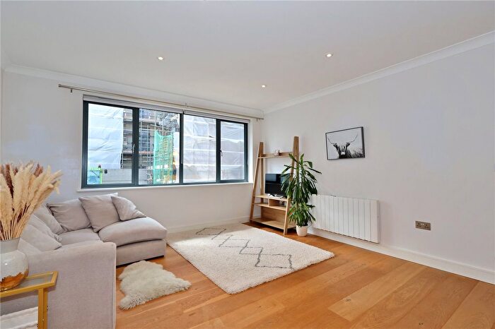 2 Bedroom Flat To Rent In Lavender Park Road, West Byfleet, Surrey, KT14