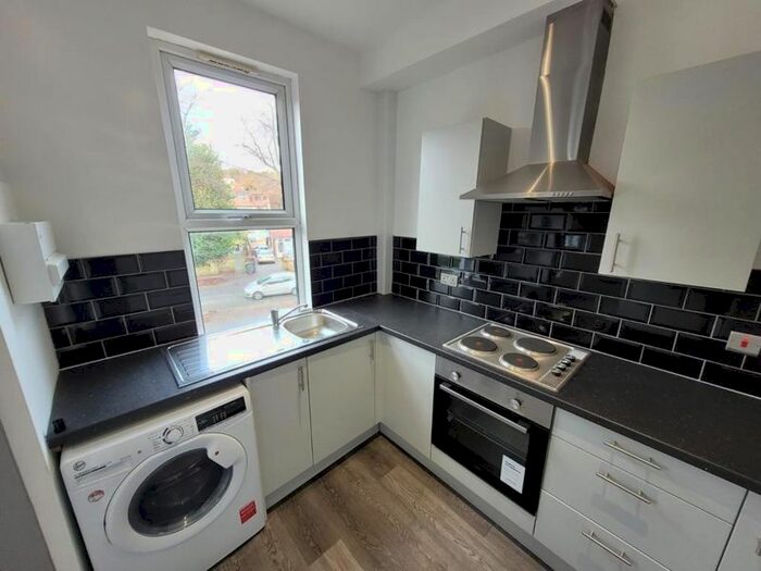2 Bedroom Flat To Rent In Rivenhall Gardens, London, E18