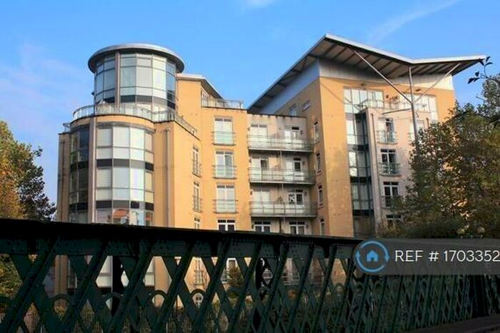 2 Bedroom Flat To Rent In Kenavon Drive, Reading, RG1