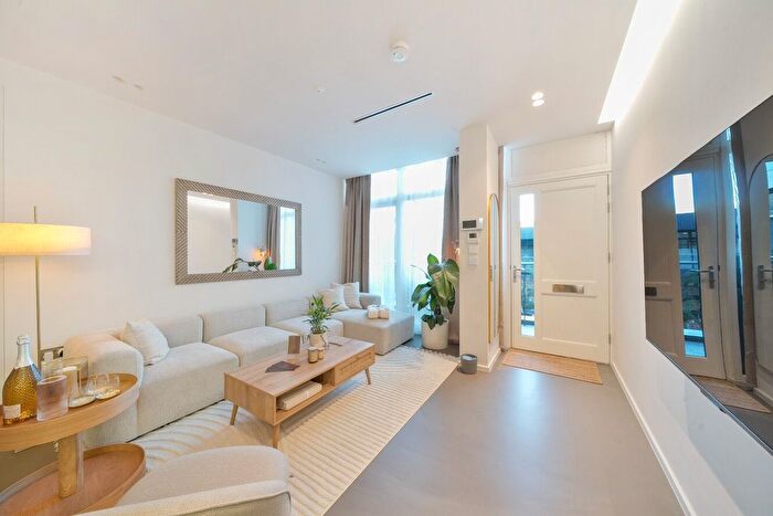 2 Bedroom Flat For Sale In Vinery Way, London, W6
