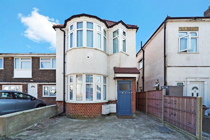 2 Bedroom Maisonette To Rent In Eton Avenue, Wembley, HA0