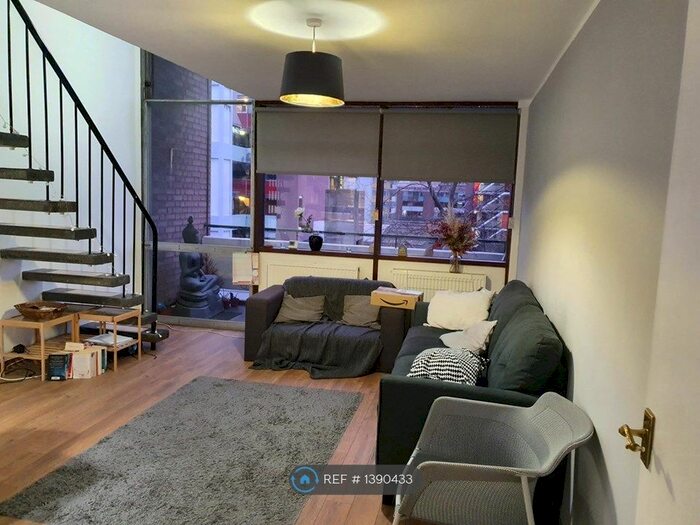3 Bedroom Flat To Rent In Hatfield House, London, EC1Y