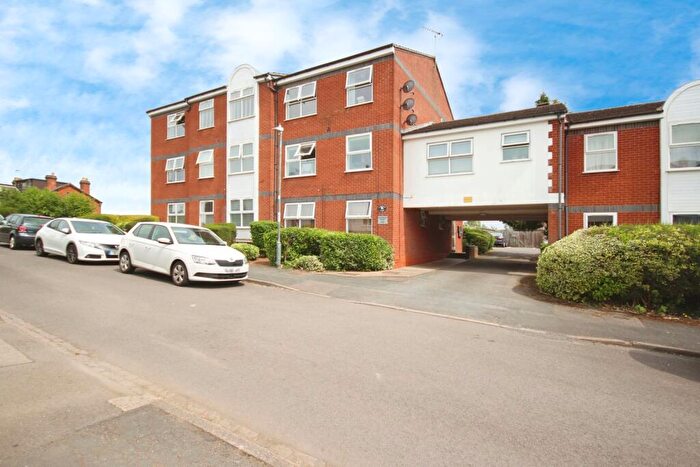 1 Bedroom Flat For Sale In Landor Road, Warwick, Warwickshire, CV34