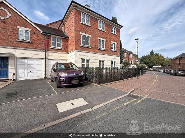 2 Bedroom Flat For Sale In Lion Court, Worcester, WR1