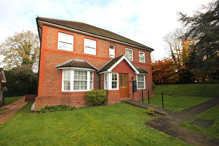 1 Bedroom Flat To Rent In Woodville Court, Leatherhead, KT22