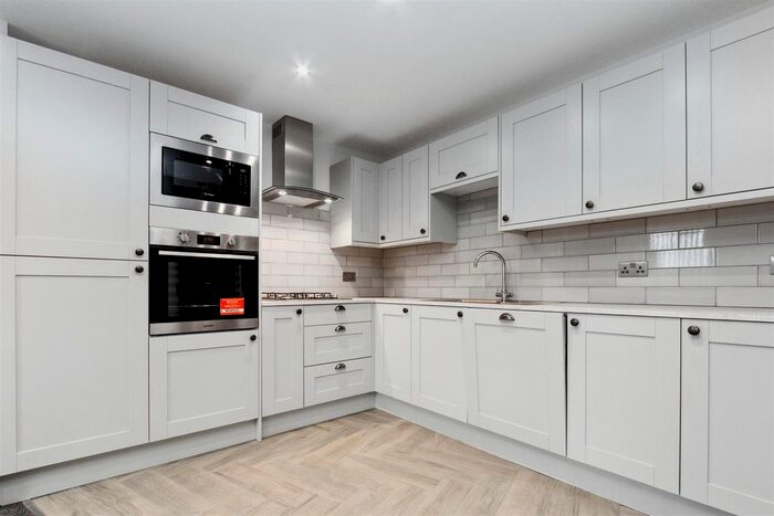 1 Bedroom Flat To Rent In Garratt Lane, London, SW18