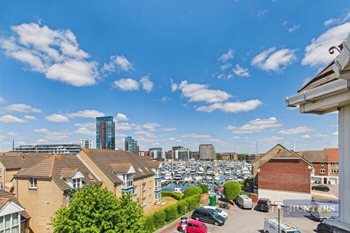 2 Bedroom Flat For Sale In Pacific Close, Ocean Village, SO14
