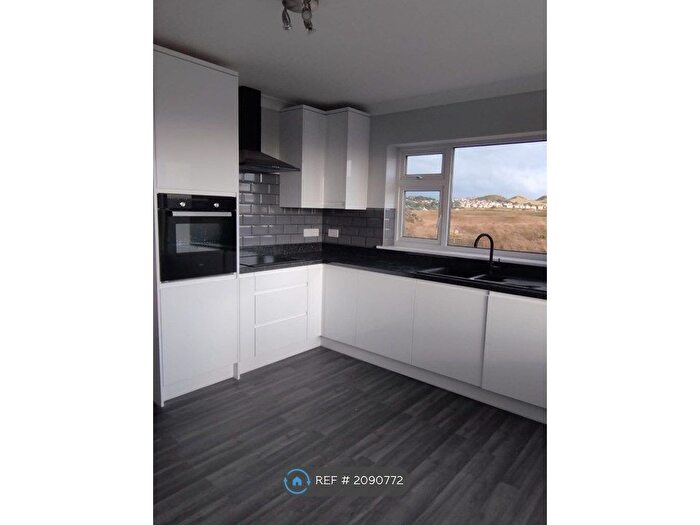 2 Bedroom Flat To Rent In Trinity Crescent, Llandudno, LL30