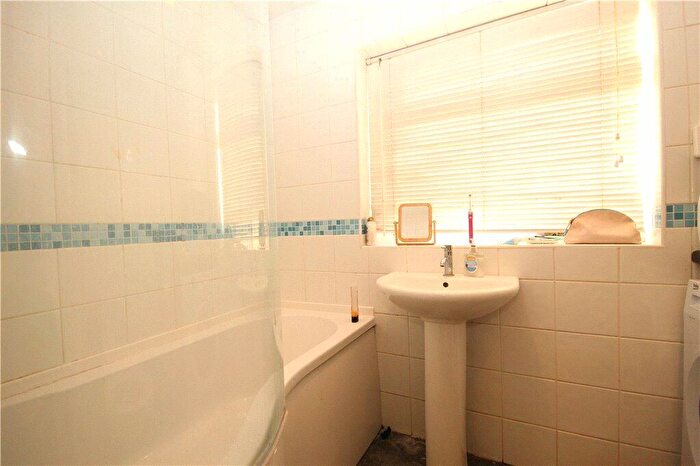 1 Bedroom Flat To Rent In Guildford Park Road, Guildford, Surrey, GU2