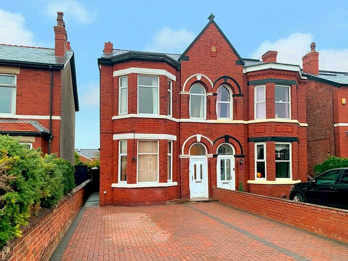 Houses for sale & to rent in PR8 4EG, Compton Road, Birkdale Southport