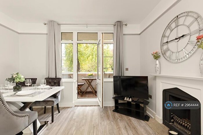 2 Bedroom Flat To Rent In St Katherines Way, London, E1W