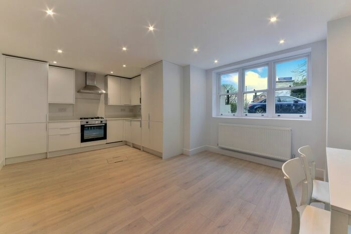 2 Bedroom Flat To Rent In Thurlow Park Road, London, SE21