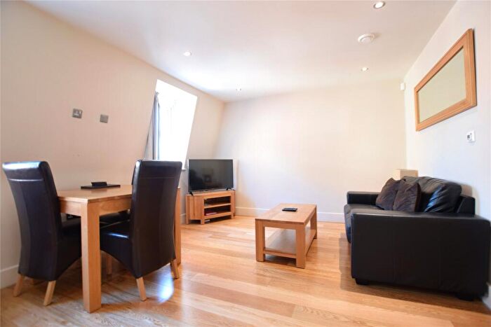 1 Bedroom Apartment To Rent In Cross Street, Reading, Berkshire, RG1
