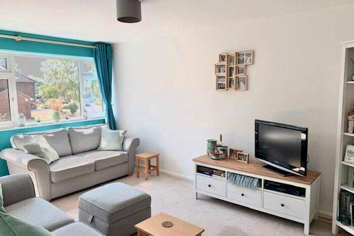 2 Bedroom Flat To Rent In Springfield Park, Twyford, Reading, RG10