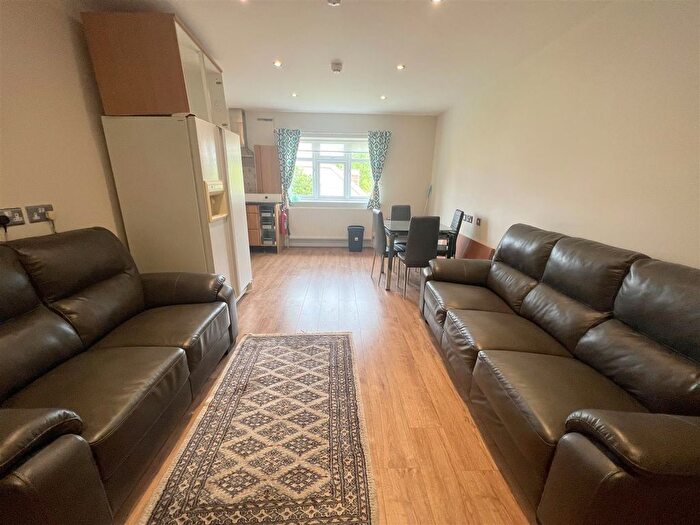 5 Bedroom Detached House For Sale In Queens Way, London, NW4