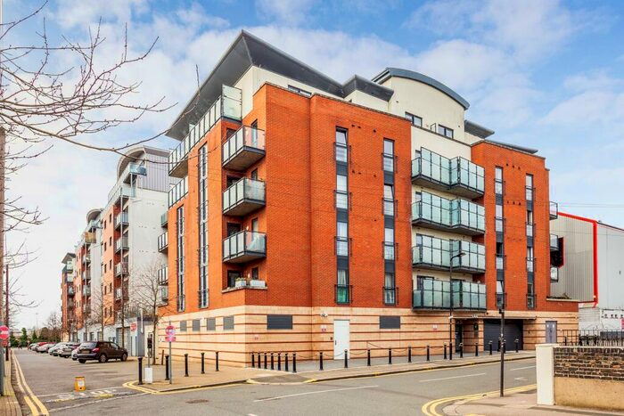 2 Bedroom Flat To Rent In Bloomfield Court, Brisbane Road, Leyton, E10