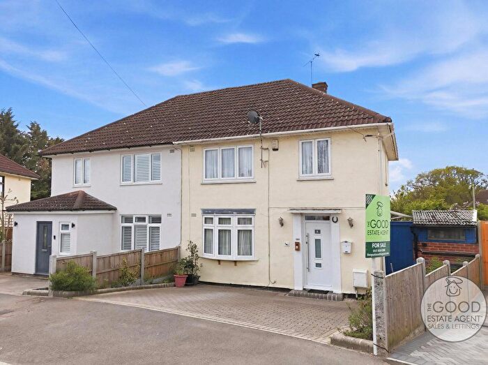 3 Bedroom Semi-Detached House For Sale In Chequers Road, Loughton, IG10