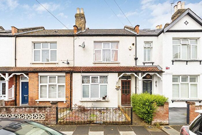 2 Bedroom Property To Rent In Manor Grove, Richmond, TW9