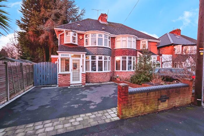 3 Bedroom Semi Detached House For Sale In Wells Road, Solihull, B92