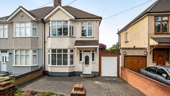 3 Bedroom Semi Detached House For Sale In Camdale Rd, London, SE18