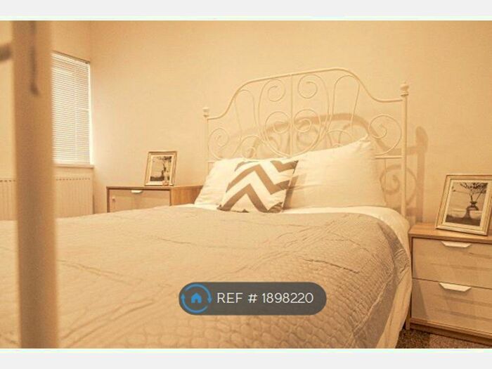 Studio To Rent In County Road, Swindon, SN1