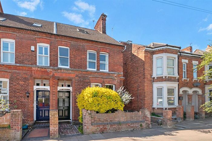 4 Bedroom Semi Detached House For Sale In Goldington Avenue, Bedford, MK40