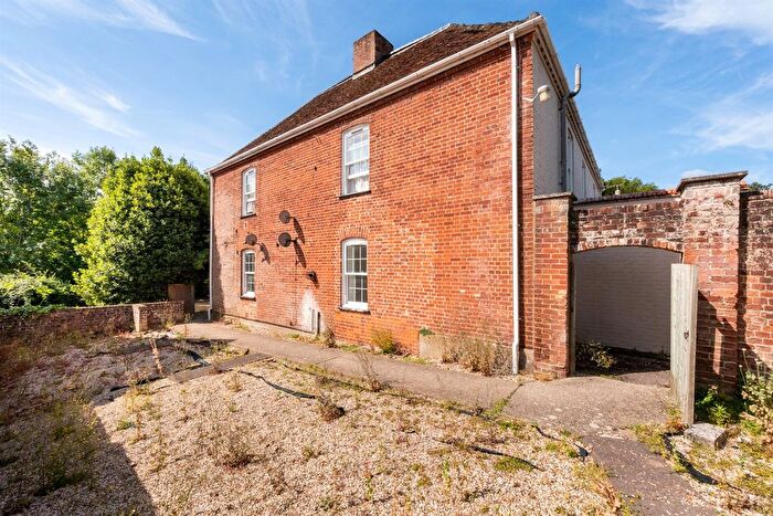 2 Bedroom Flat To Rent In Calcot Place, Reading, RG31