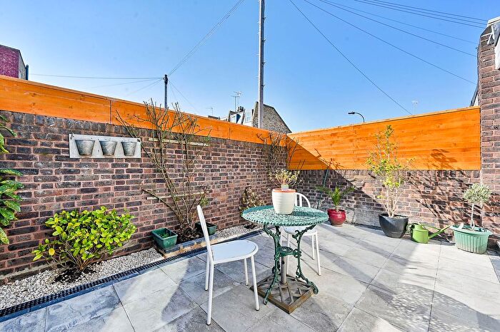1 Bedroom Flat To Rent In Springvale Terrace, Brook Green, London, W14