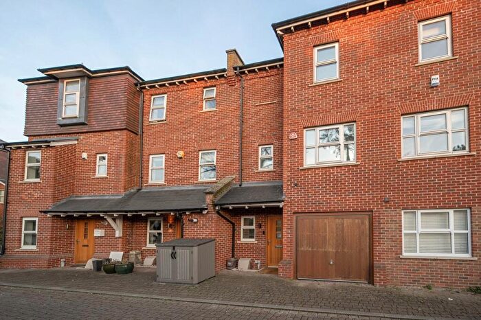4 Bedroom Terraced House For Sale In Adam Close, London, NW7