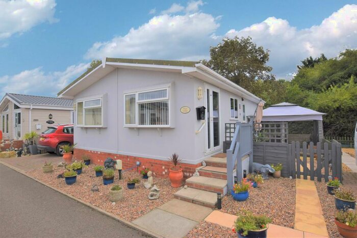 2 Bedroom Park Home For Sale In Plum Lodge, Wainfleet Bank, PE24