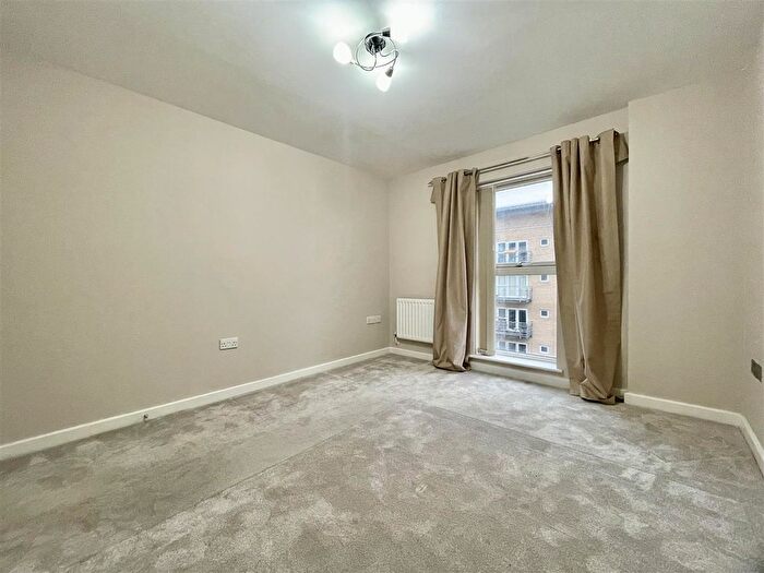 1 Bedroom Flat To Rent In Carmichael Avenue, Greenhithe, DA9