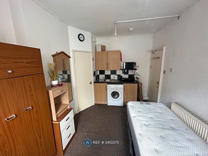 Studio To Rent In Wakefield, Wakefield, WF2
