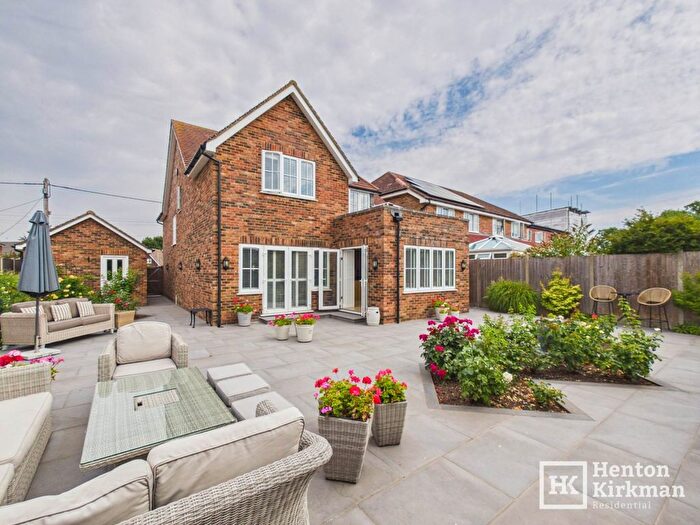 4 Bedroom Detached House For Sale In First Avenue, Billericay, CM12